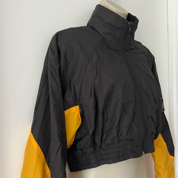 Cropped Windbreaker from LF - Picture 2 of 12